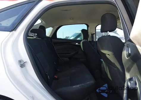 2016 Ford Focus Se z USA, uszkodzony, nr VIN 1FADP3F29GL338020